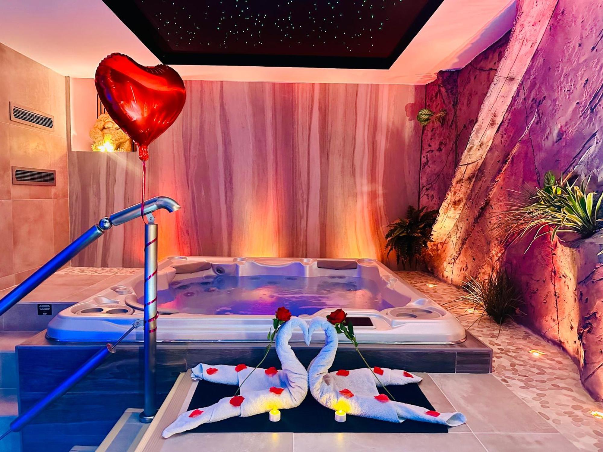 Les Secrets Rooms - Bonneval - Love Room - Spa Et Hammam Privatif Exterior foto