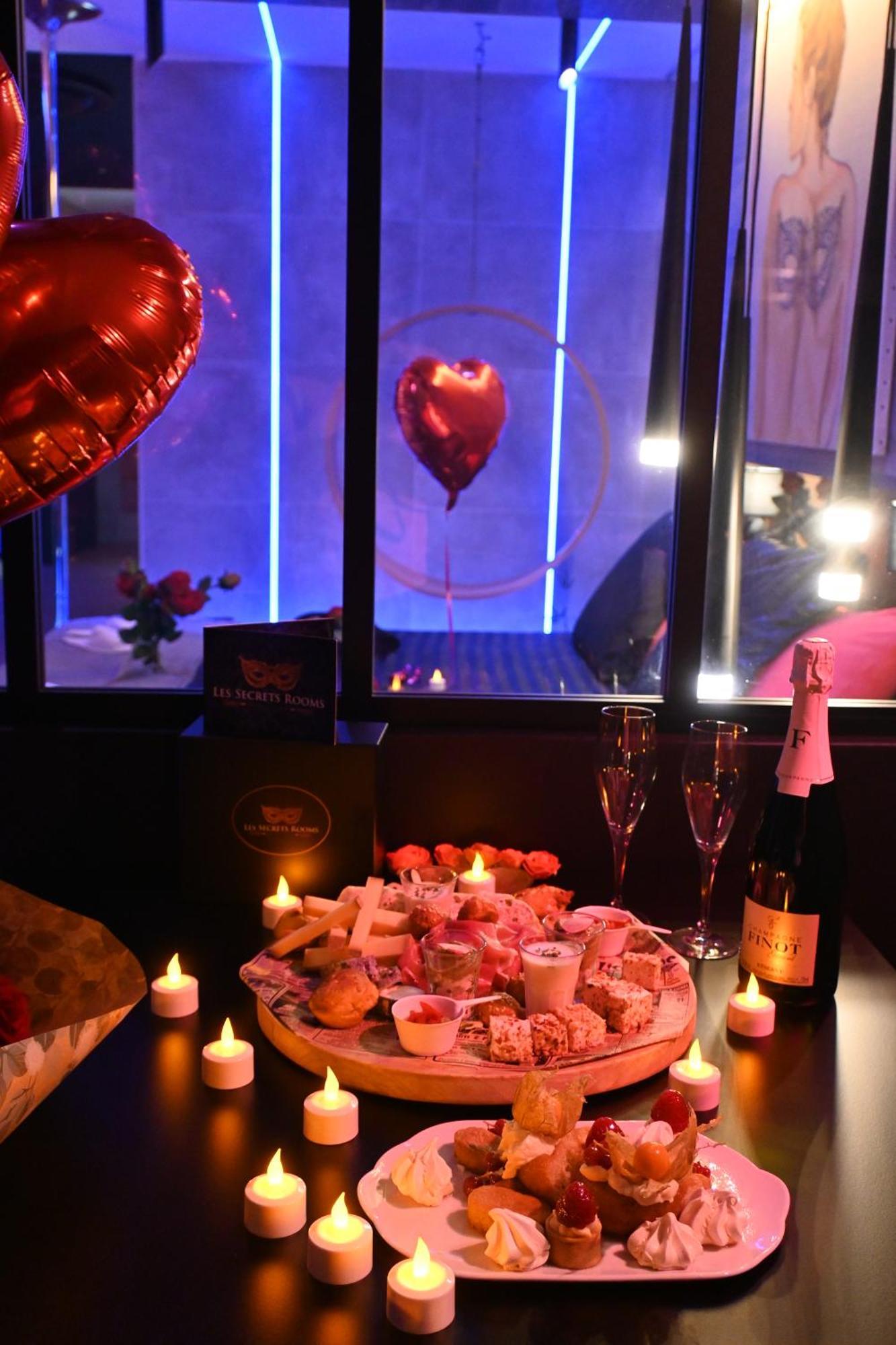 Les Secrets Rooms - Bonneval - Love Room - Spa Et Hammam Privatif Exterior foto